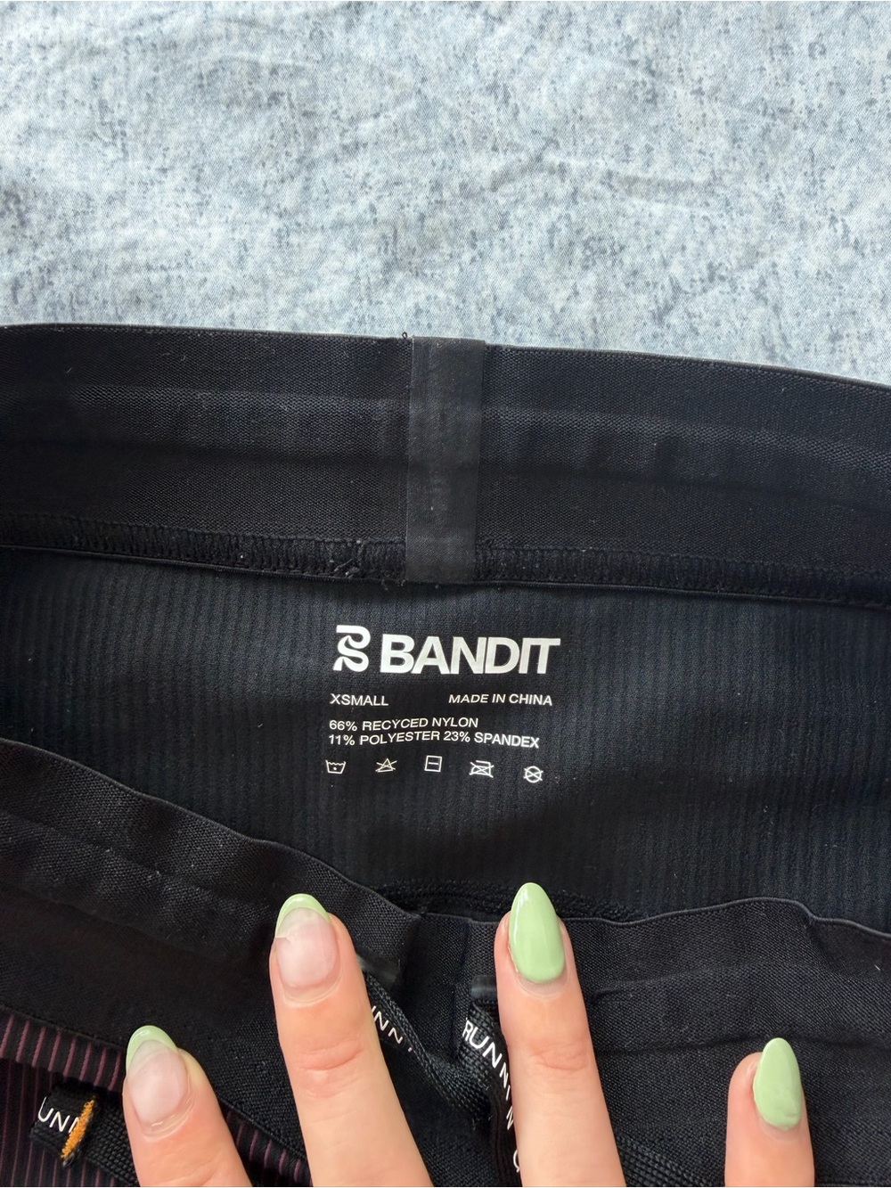 Bandit Running Women's Striped Cadence 5" Compression Shorts-  dark Fig - Picture 6 of 6